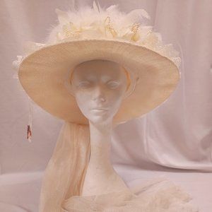 Ladies Ivory Victorian Touring Hat w/Roses